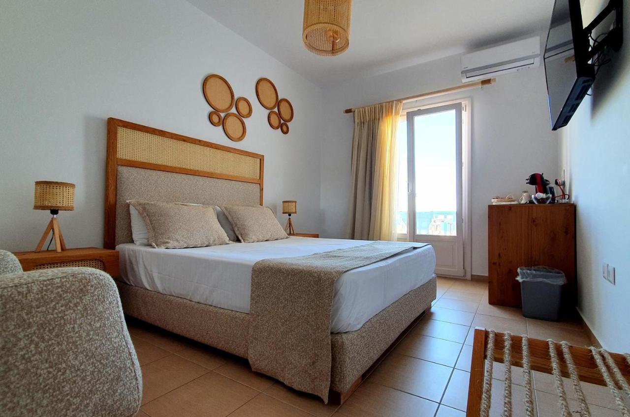 Sarakiniko Rooms Адамас Экстерьер фото