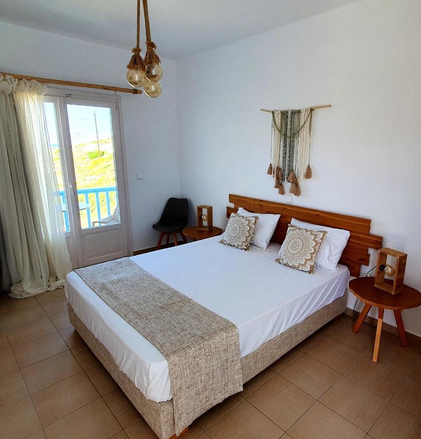 Sarakiniko Rooms Адамас Экстерьер фото