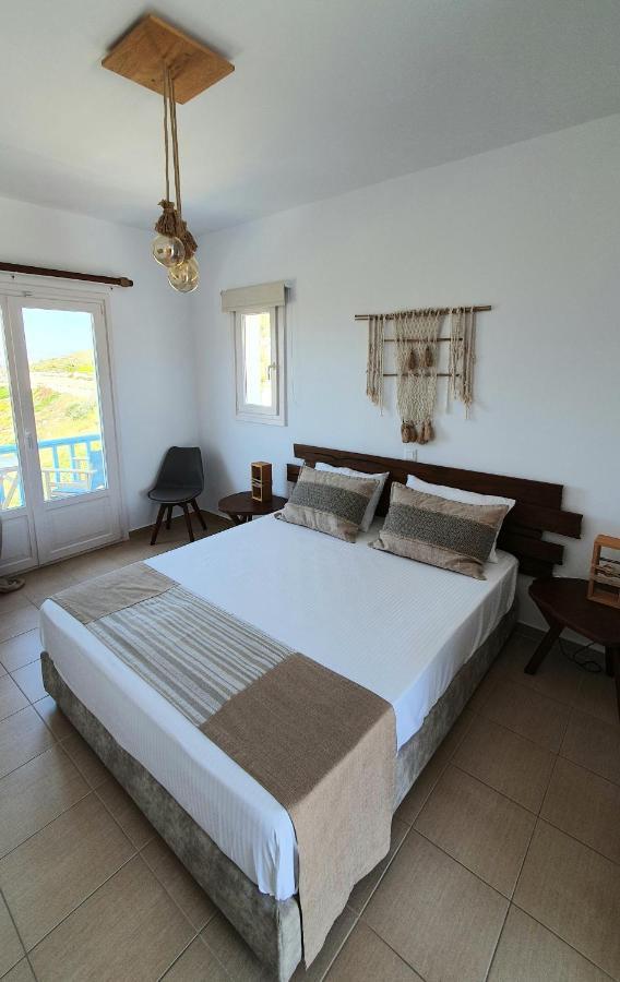 Sarakiniko Rooms Адамас Экстерьер фото