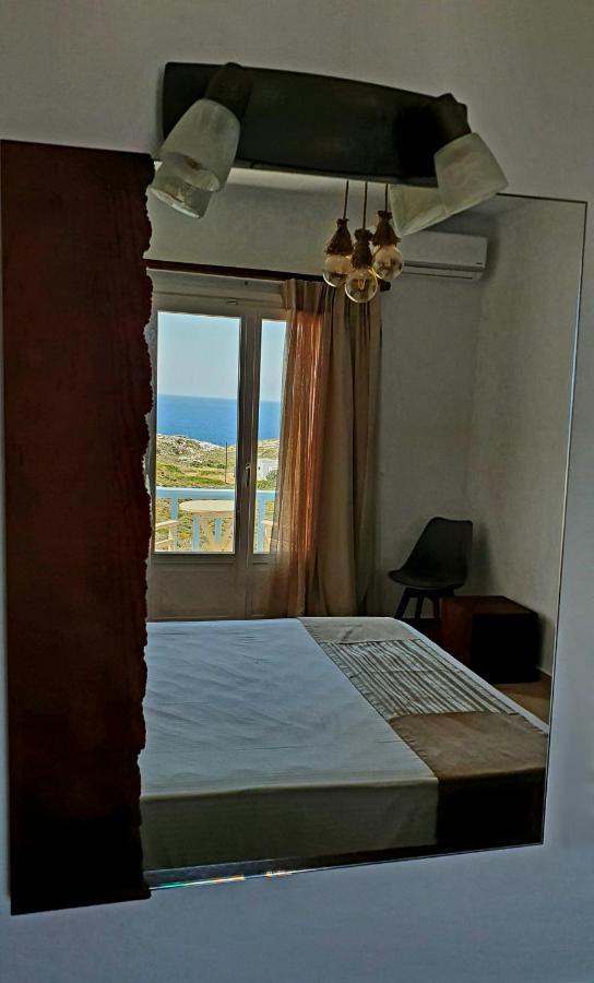 Sarakiniko Rooms Адамас Экстерьер фото