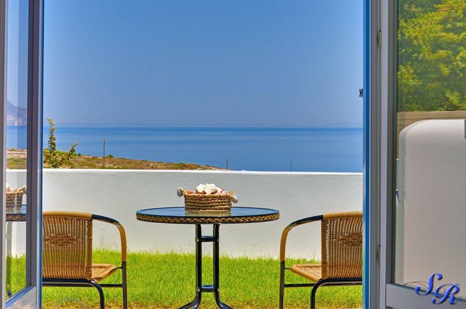 Sarakiniko Rooms Адамас Экстерьер фото