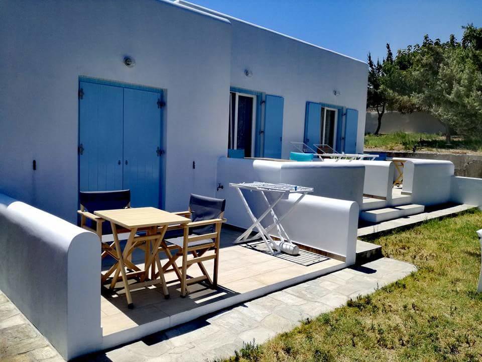 Sarakiniko Rooms Адамас Экстерьер фото