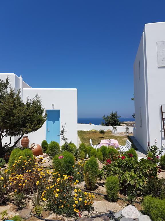 Sarakiniko Rooms Адамас Экстерьер фото