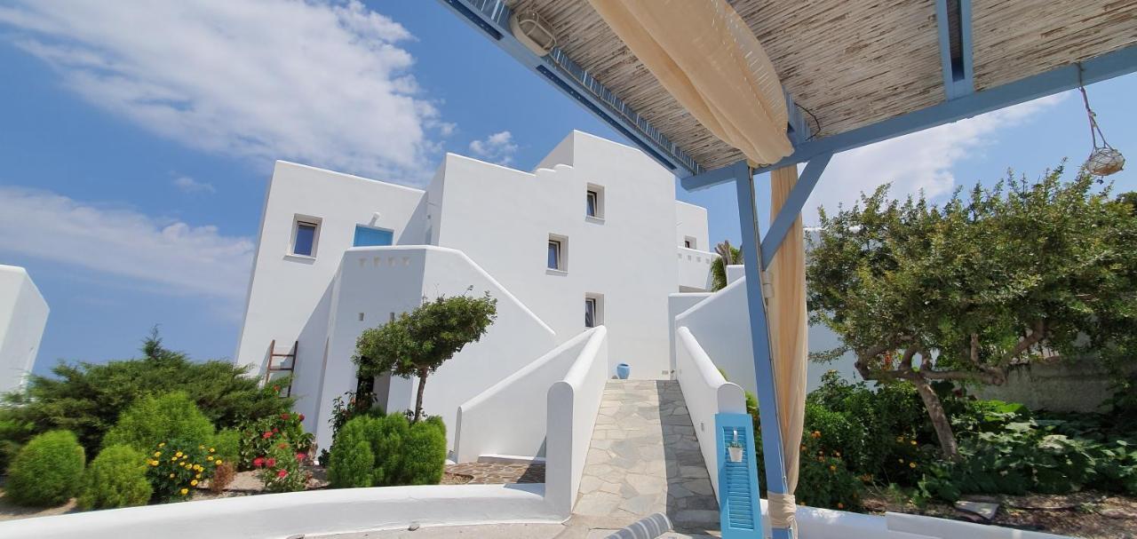 Sarakiniko Rooms Адамас Экстерьер фото